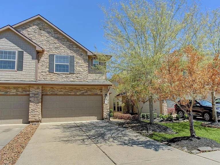 6423 Calgary Woods Ln — Photo 1