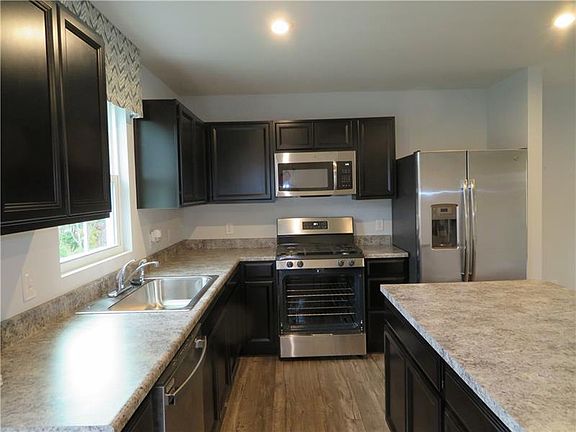 5th image of 104 James Patrick Pl