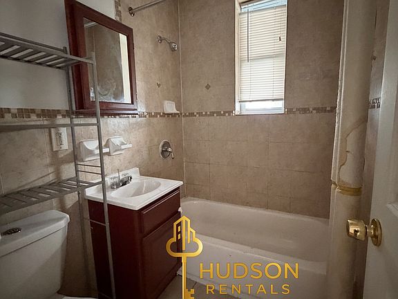 5th image of 544-546 Bergen Ave #C5