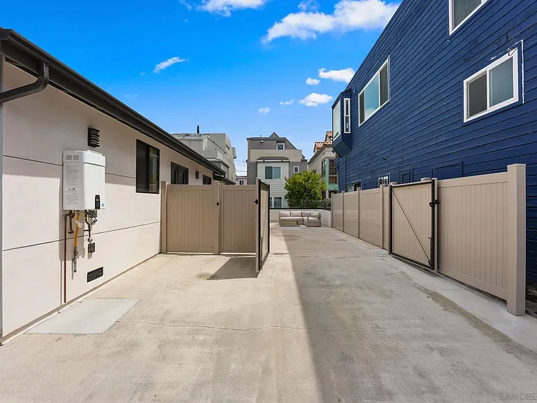 838 Portsmouth Ct — Photo 17