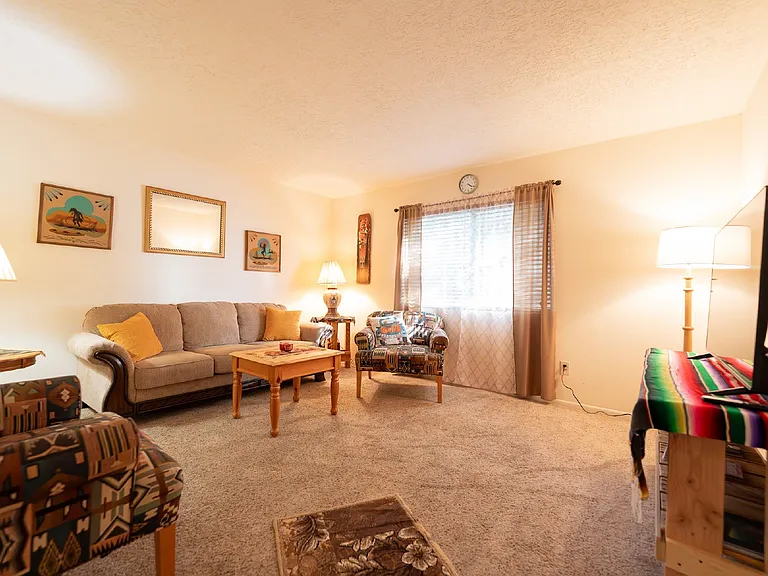 511 Western Dr — Photo 4