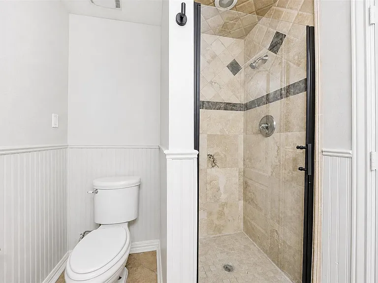 16310 Emberwood Dr — Photo 31