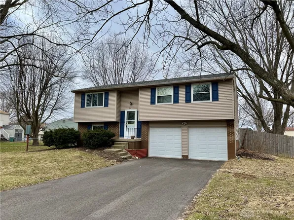 812 W Martindale Rd, Englewood, OH 45322