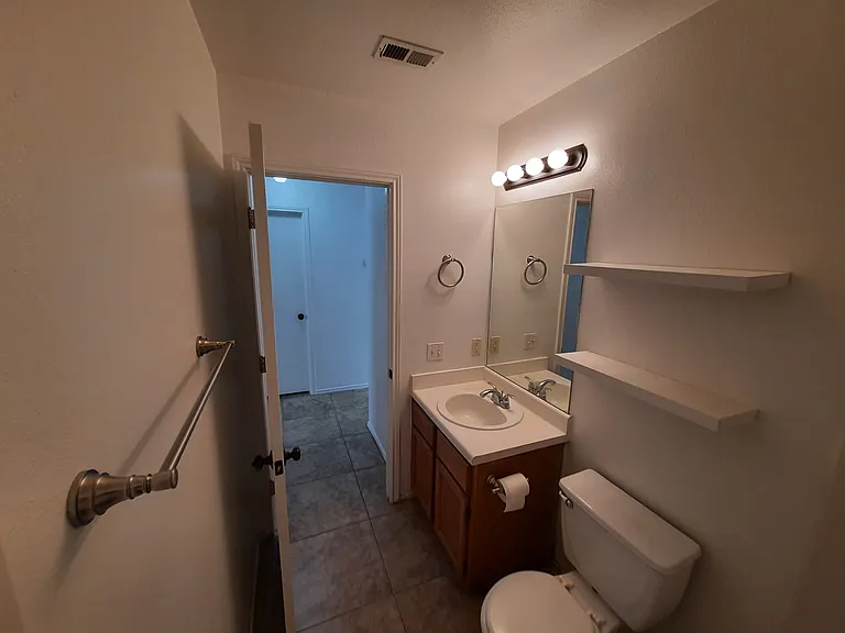 1335 Cougar Country — Photo 26