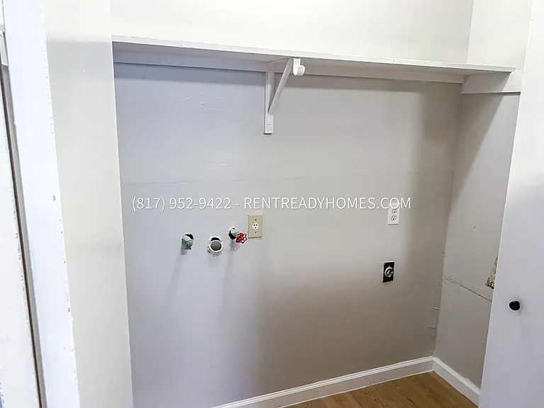 321 Frontier Dr — Photo 8