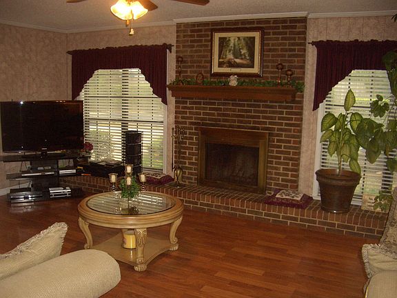 Huge Den with F/P-Neutral color!