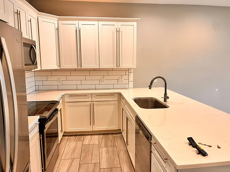 2324 SE Parkview Crossing Dr — Photo 4