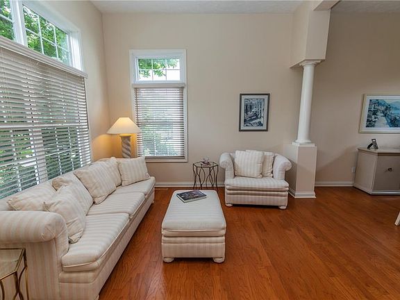 4th image of 1315 Fieldstone Ct