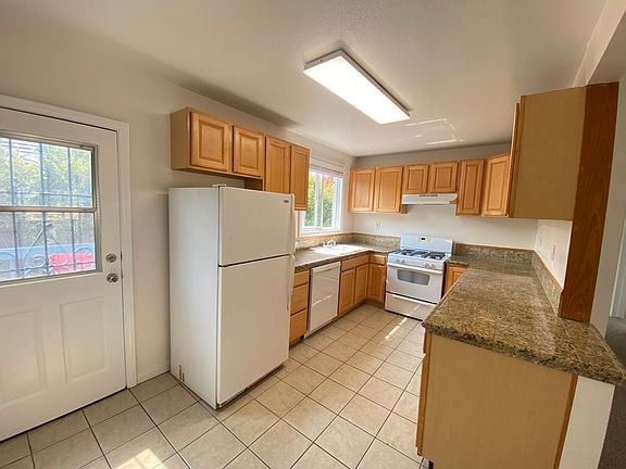 2nd image of 925-931 Law St #927