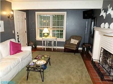 5th image of 224 E College St APT A