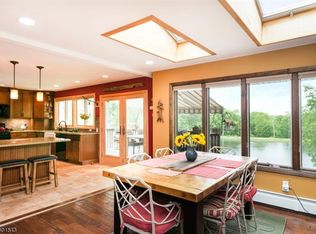 25 Fawn Lake Rd, Stockholm, NJ 07460