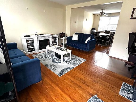3rd image of 912 Evesham Ave