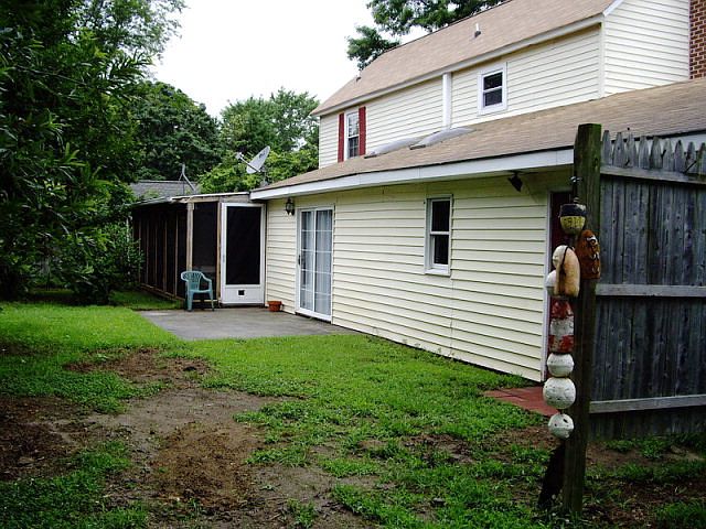 2nd image of 320 Howard St