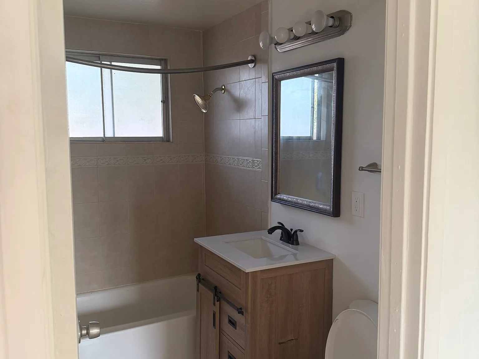 3 bed, $2,200 — Photo 4