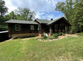 1926 Mountain Rd, Walnut Cove, NC 27052