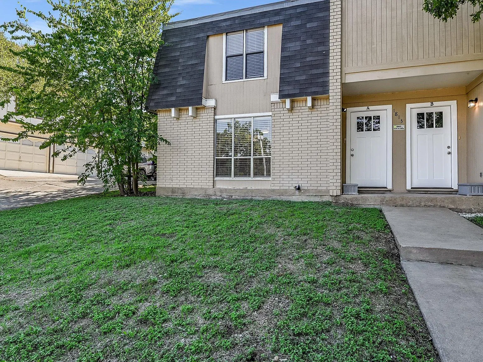 1813 Woodland Ave — Photo 1