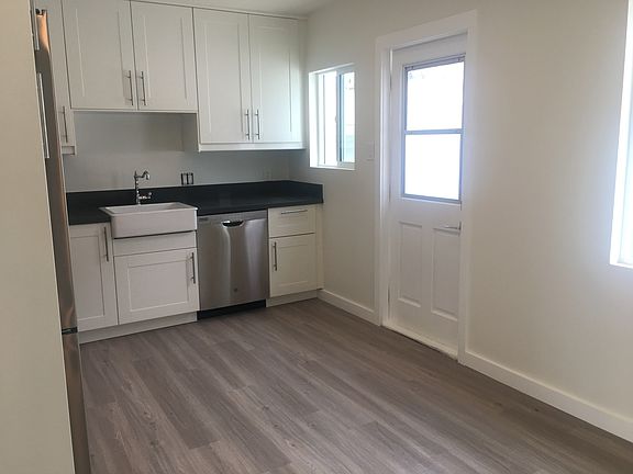 3rd image of 2076 Thomas Ave