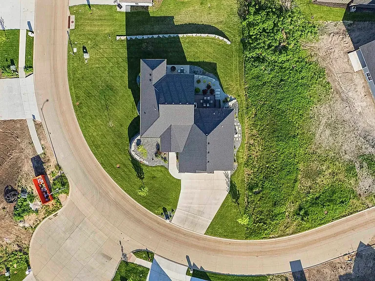 3912 Travers Cir — Photo 56