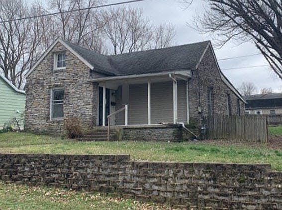 2nd image of 215 Dailey Ave