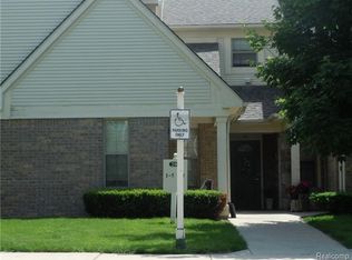 204 Maplewood Ct UNIT 1, South Lyon, MI