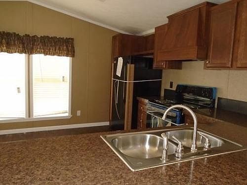 5th image of 102 Park Row Ln
