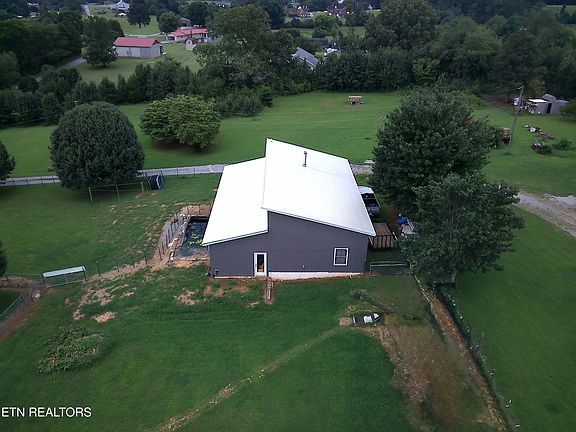 3rd image of 235 Hillcrest Rd