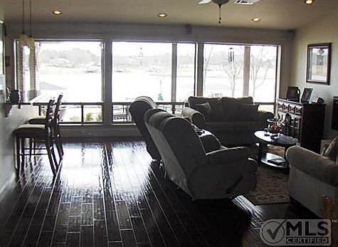 4th image of 1227 Kiowa Dr W