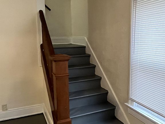 3rd image of 216-218 W Parkwood Dr