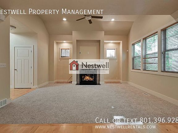 3rd image of 1327 E Urbandale Ln