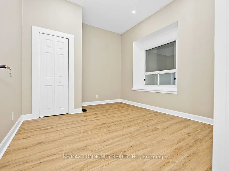 1130 King St E #1 — Photo 14