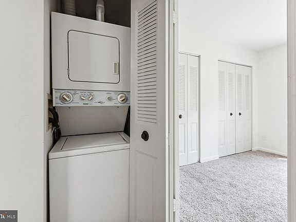5th image of 1020 N Stafford St APT 111