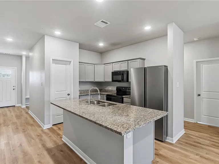 3007 Stevens Dr — Photo 7
