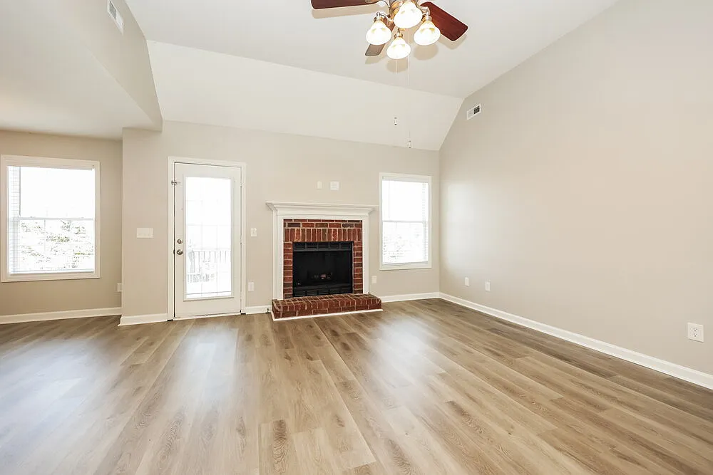 3 bed, 2.0 bath, 1678 sqft, $2,160 — Photo 4