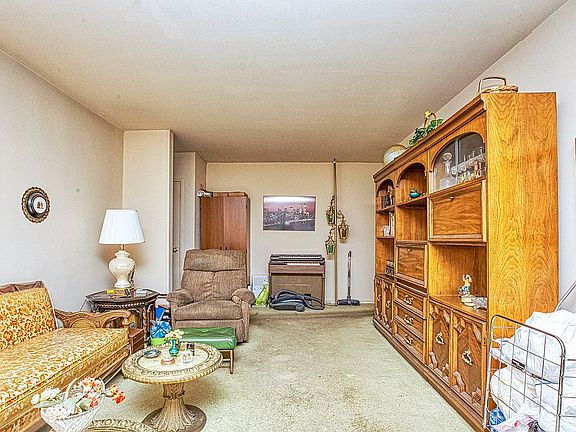 3rd image of 2915 W 5th St APT 7F