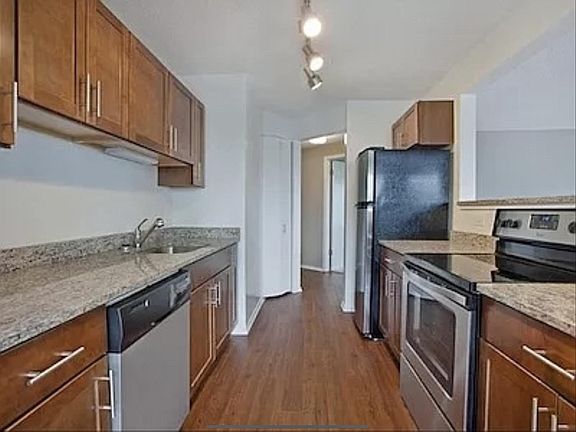 5th image of 445 E Erie St #4913