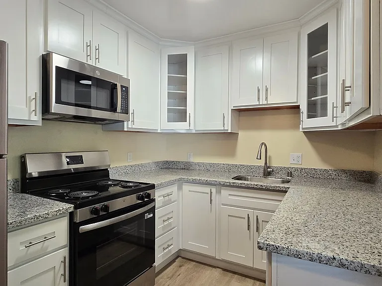 844 Maryann Dr #9 — Photo 3