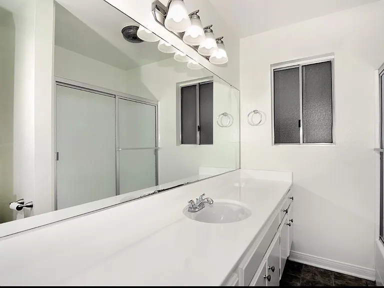 ZELZAH APARTMENTS — Photo 33
