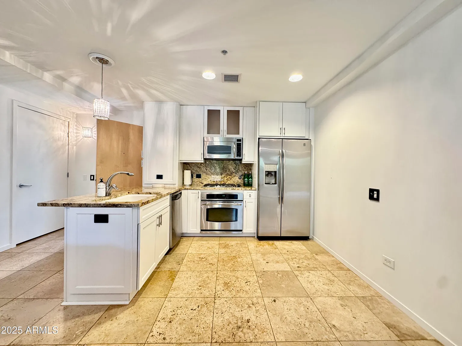 1 bed, 1.0 bath, 794 sqft, $2,700 — Photo 2