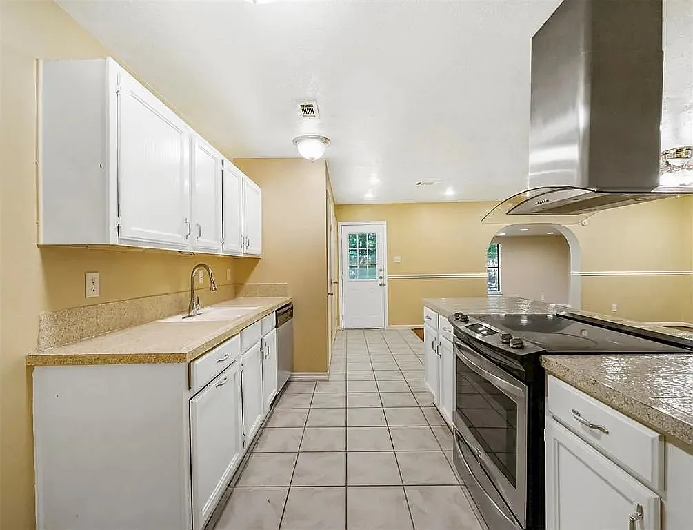 3 bed, 1579 sqft, $1,787 — Photo 2