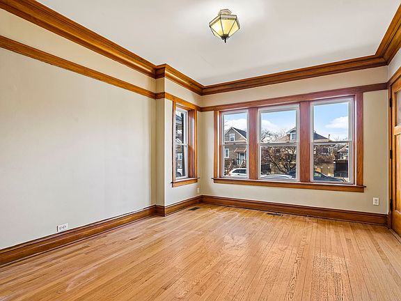 4th image of 2507 Clarence Ave
