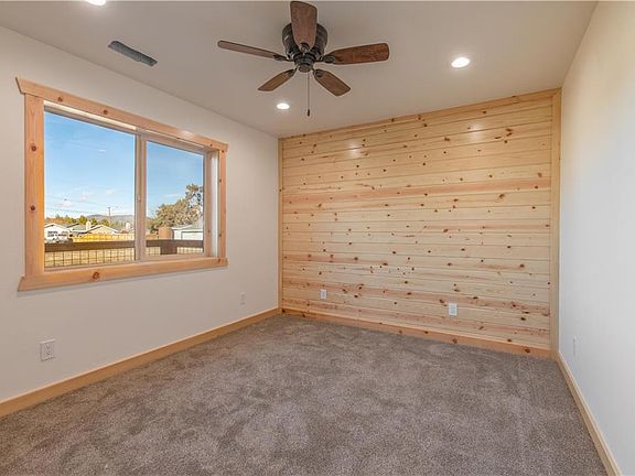 5th image of 824 Pinon Ln