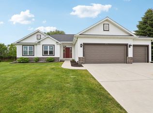 275 Autumn Crest Ln, Lake Mills, WI 53551