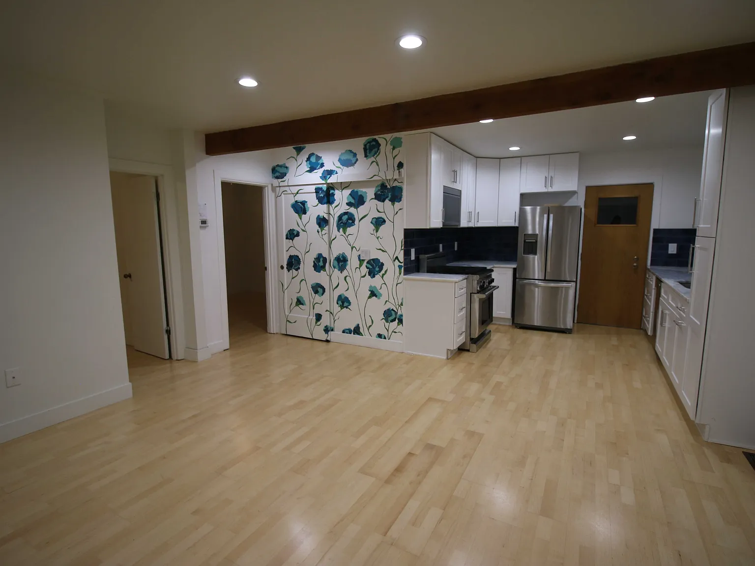 2 bed, 1.0 bath, 800 sqft, $2,300 — Photo 2