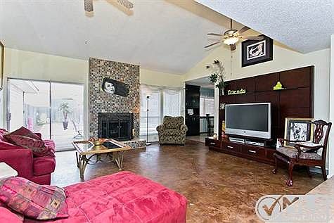 4th image of 1701 Aurora Dr