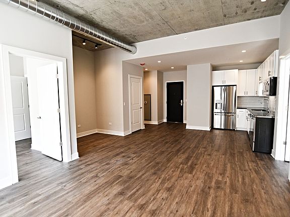 4th image of 3817-45 N Broadway St #3833-405