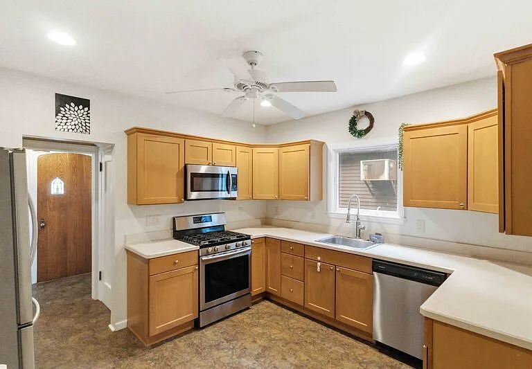 10 N Elk Ave — Photo 16