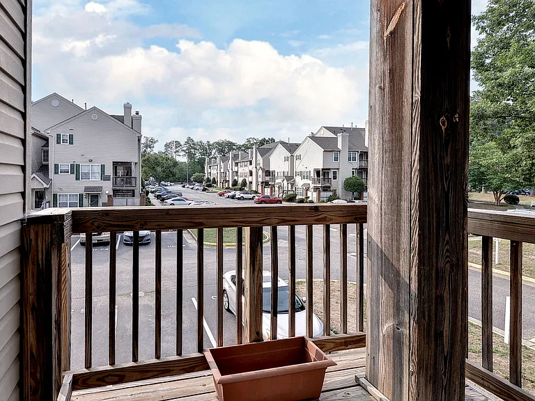12928 Daybreak Cir — Photo 27