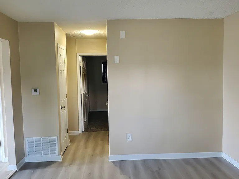 2324 W May Ave — Photo 5