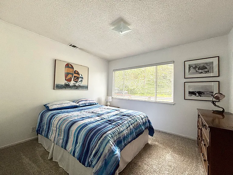 211 Earl Ct — Photo 10