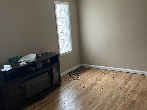 3rd image of 18900 Lindsay St